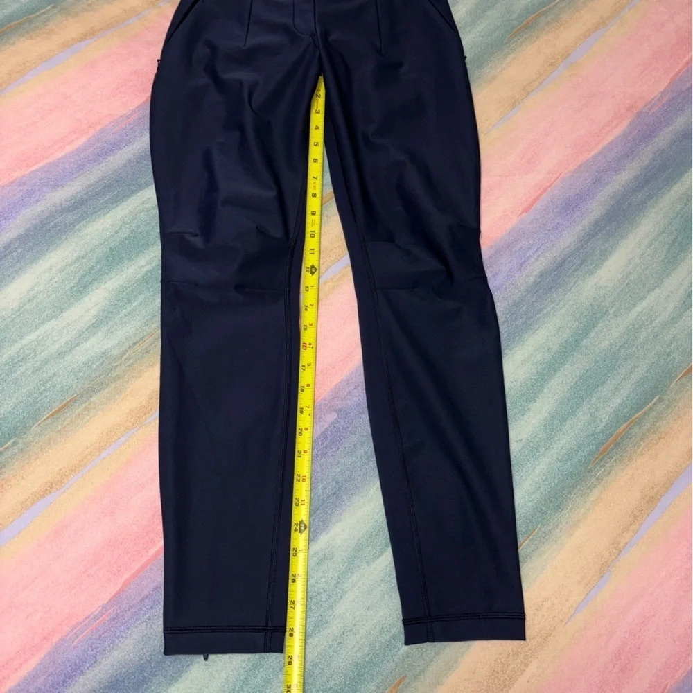 Lululemon Feelin' Frosty Softshell Pants navy women’s size 4